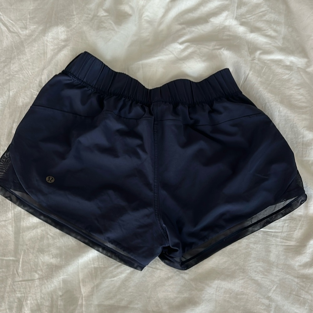 Lululemon 2.5” Reversible Shorts Small rip in mesh